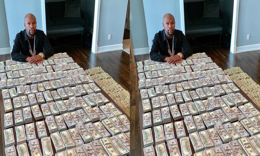 Floyd Mayweather Displays Huge Amount Of Cash To Silence His Critics