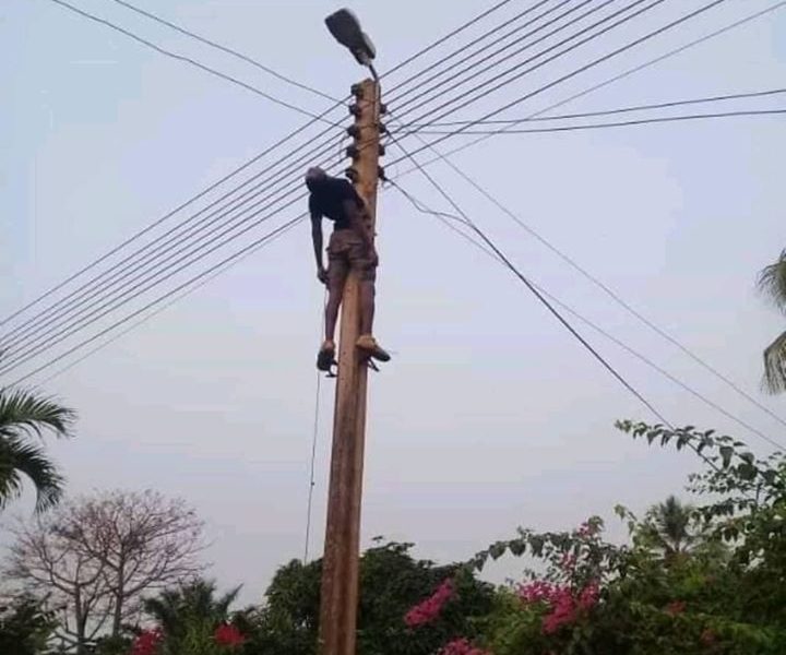man electrocuted to death on a light pole at Kpando in Volta Region