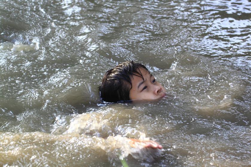 8 young children drown in a river while trying to rescue each other