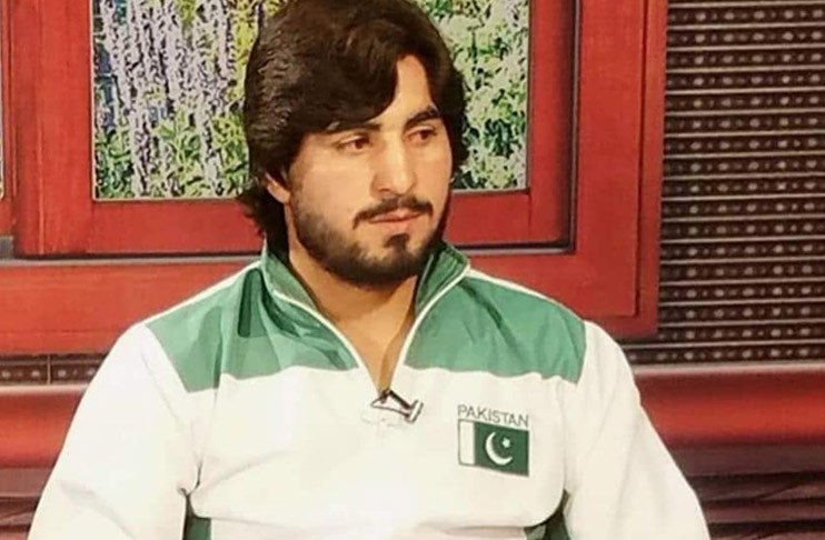 Boxer Muhammad Aslam Khan dies at 27 after collapsing in the ring following brutal knockout by opponent? (photos)