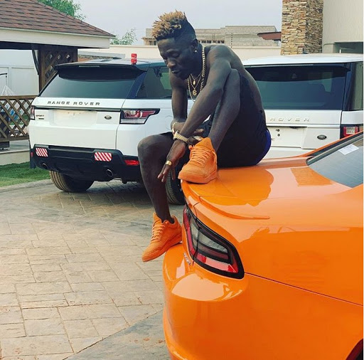 Shatta Wale didn't buy new car, he sprayed his old car for hype - Insider drops
